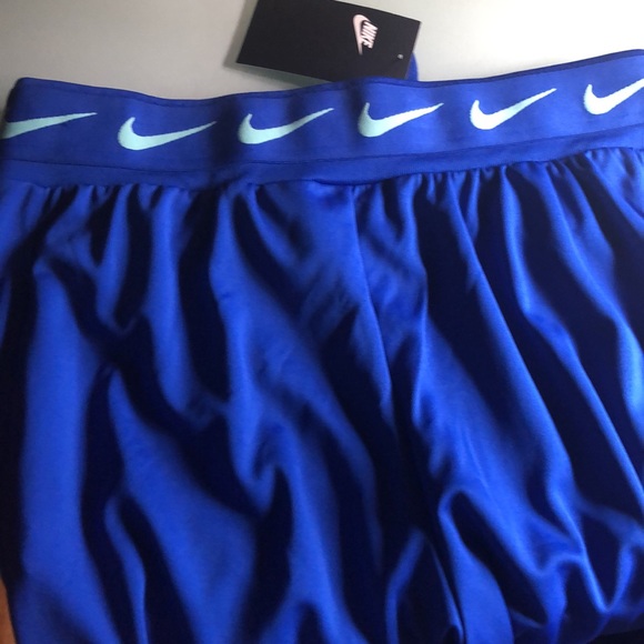 Nike - Picture 5 of 8